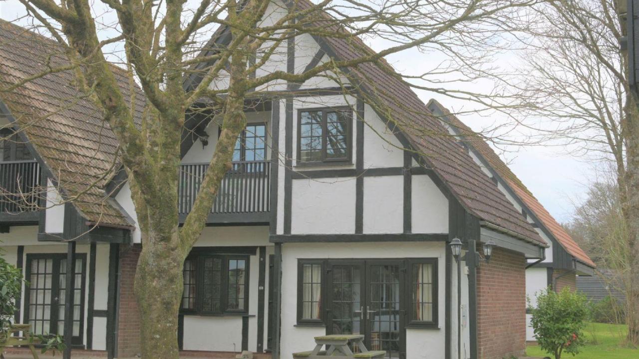 היילה 25 Tudor Court, Tolroy Manor מראה חיצוני תמונה