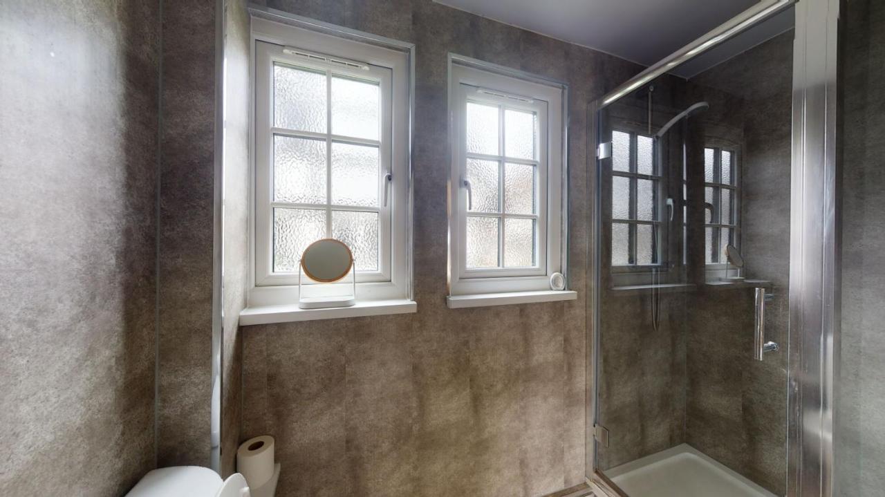 היילה 25 Tudor Court, Tolroy Manor מראה חיצוני תמונה