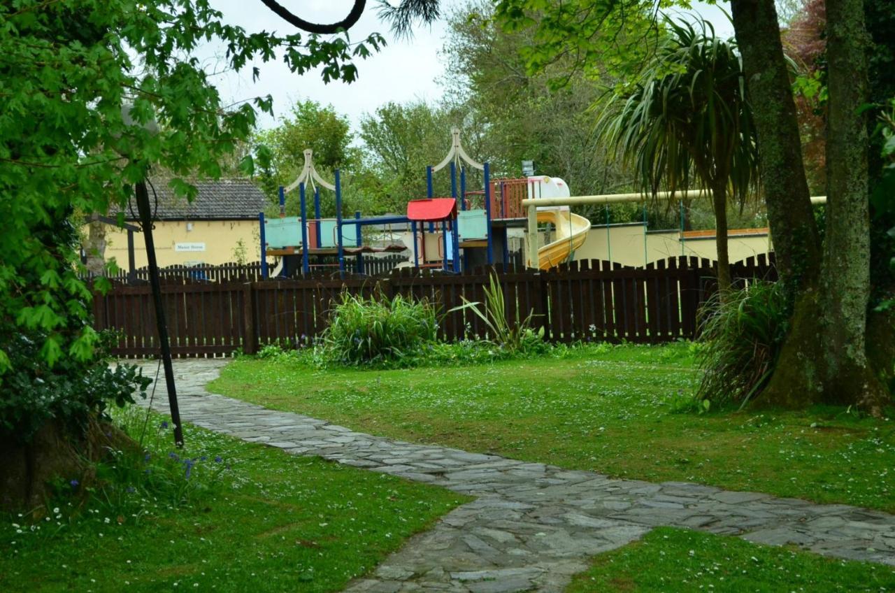 היילה 25 Tudor Court, Tolroy Manor מראה חיצוני תמונה