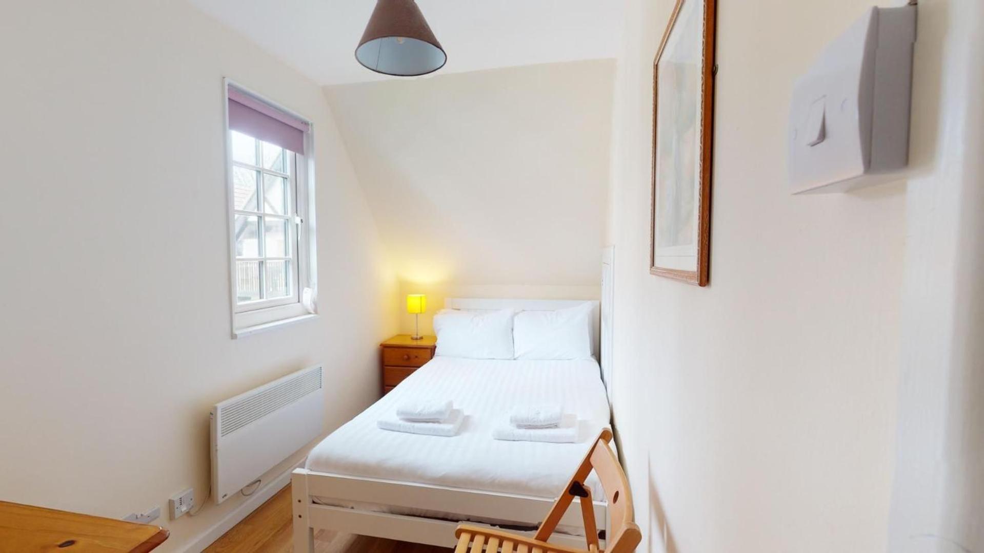היילה 25 Tudor Court, Tolroy Manor מראה חיצוני תמונה